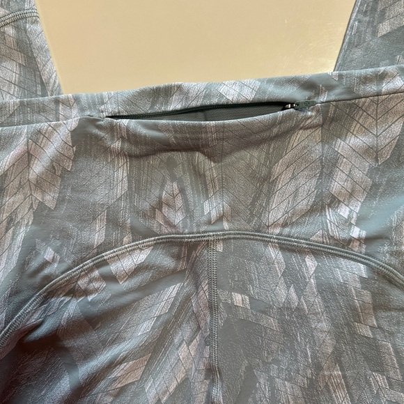 Lululemon HR Leggings - Picture 10 of 14